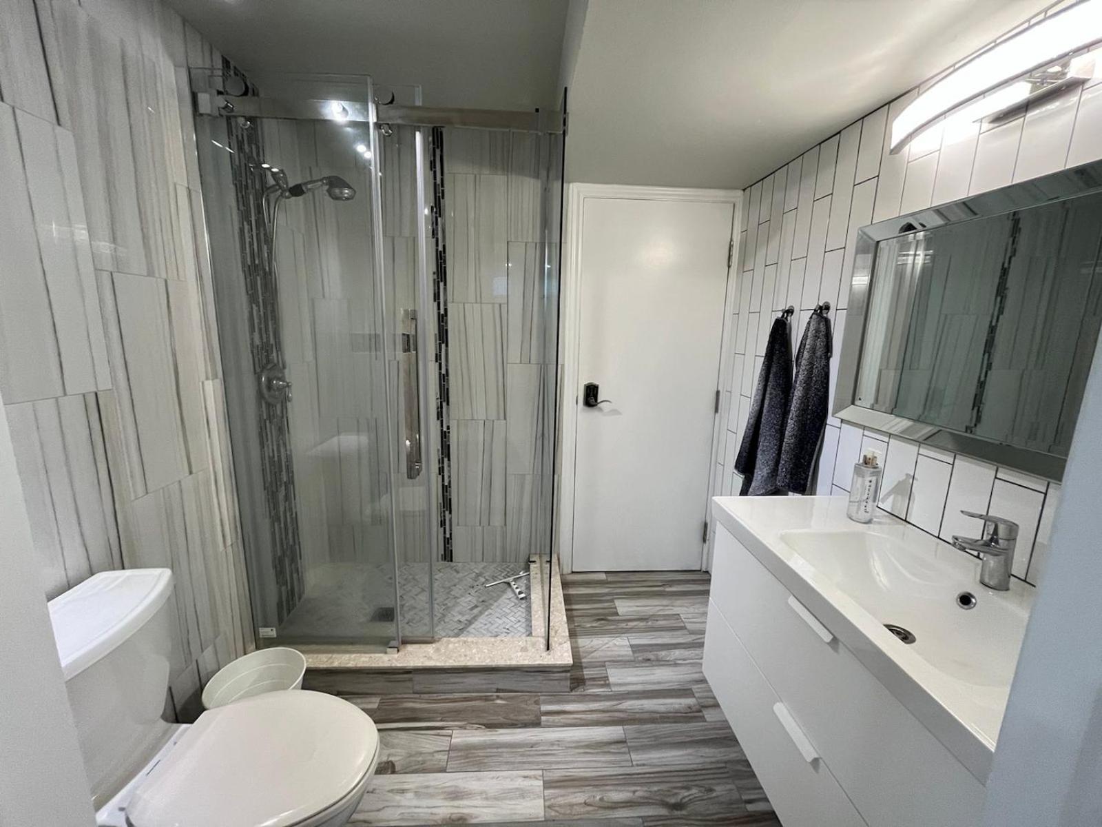 Modern Studio With Kitchenette And Bath 圭尔夫 外观 照片